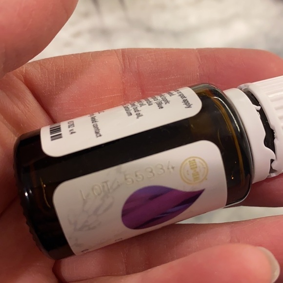 YL Dry Skin Serum Essential Oil - Picture 3 of 6